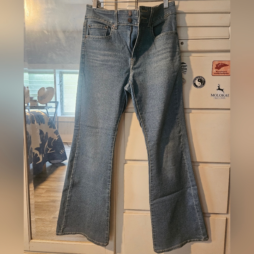 LEVIS STRAUSS WOMENS FLARE JEAN - SIZE 28